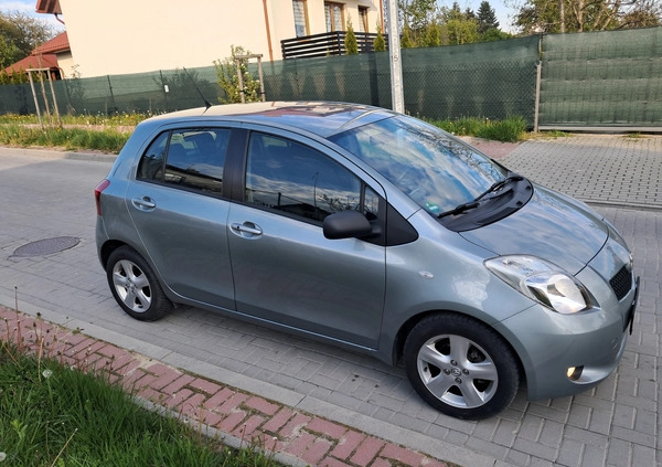 Toyota Yaris cena 15900 przebieg: 189000, rok produkcji 2006 z Kraśnik małe 407